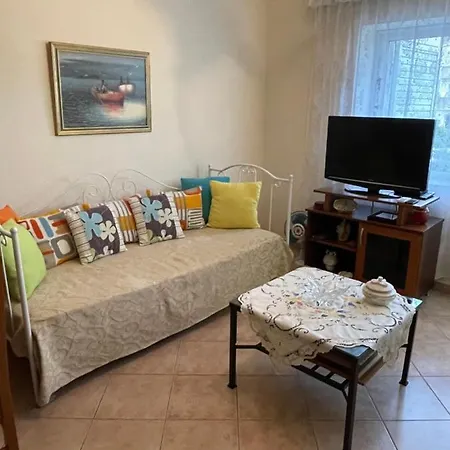 Grandma's Cozy Sarandë