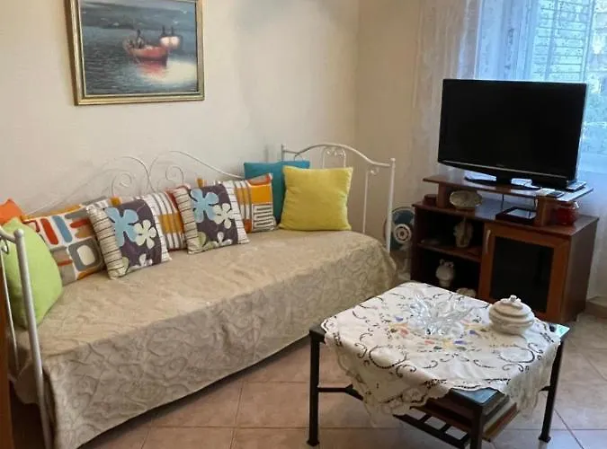 Grandma's Cozy Saranda