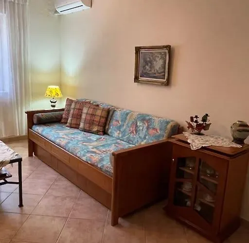 Grandma's Cozy Saranda